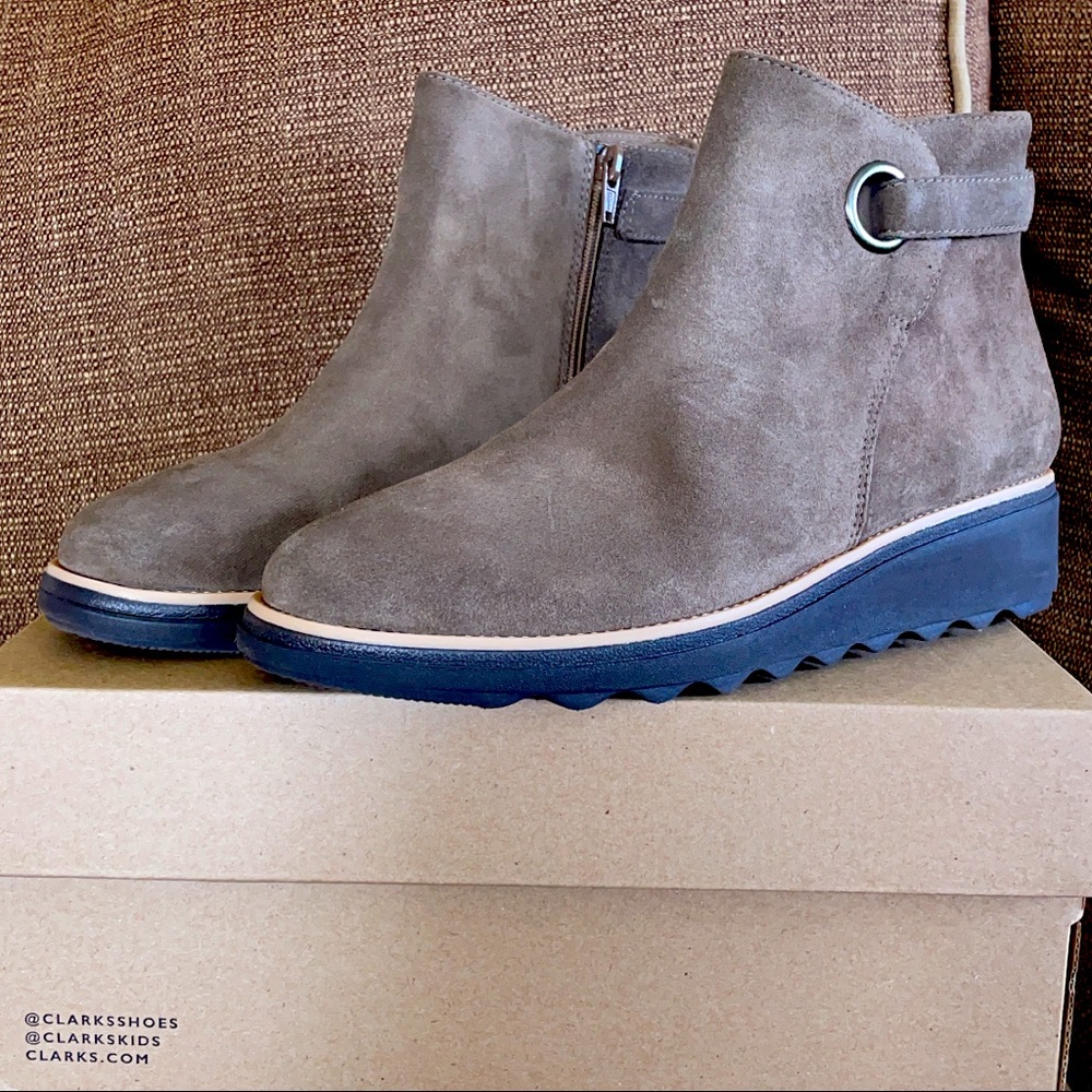 Clarks Women’s Boot, Size 9